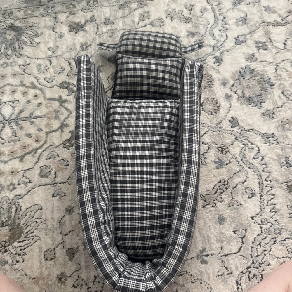 Dog Car Seat for Small Dogs - Fits Center console-NWOT- Machine Washable
